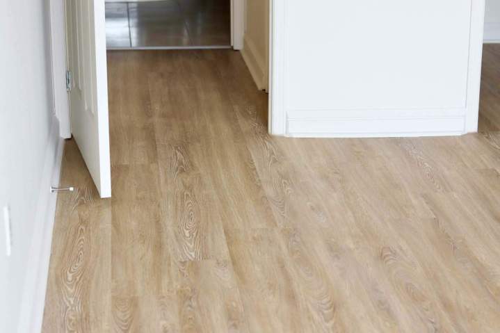 Installation de revêtement de sol en vinyle - Lévis