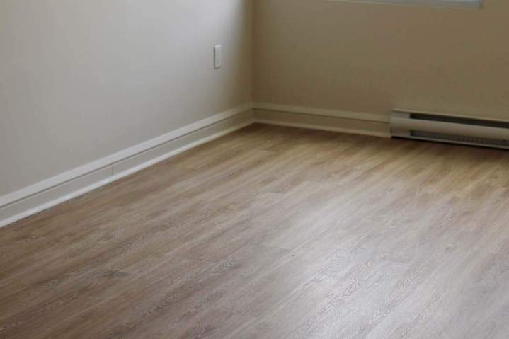 Installation de revêtement de sol en vinyle - Lévis