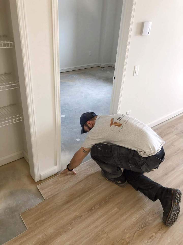 Installation de revêtement de sol en vinyle - Lévis